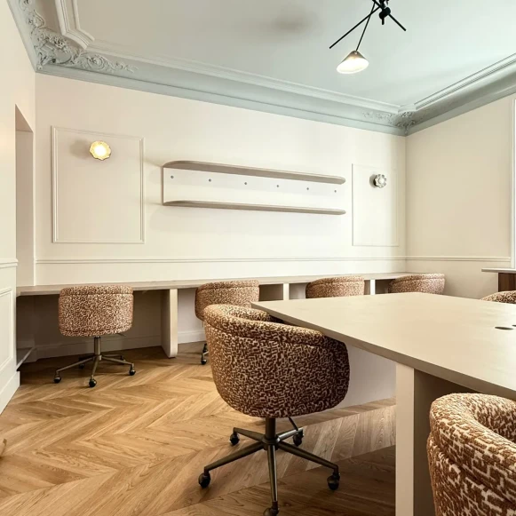 Bureau privé 23 m² 8 postes Location bureau Rue de Turin Paris 75008 - photo 2