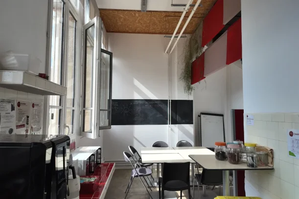 Bureau privé - 92014 - 4 postes - 1440€