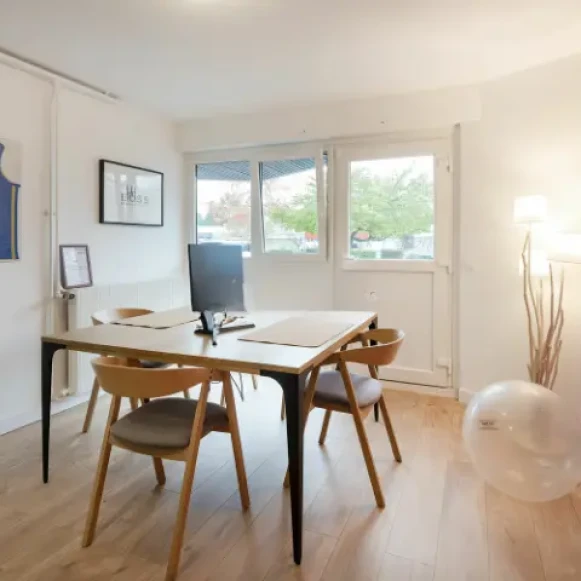 Bureau privé 17 m² 6 postes Location bureau Place des Hameaux Ris-Orangis 91130 - photo 1