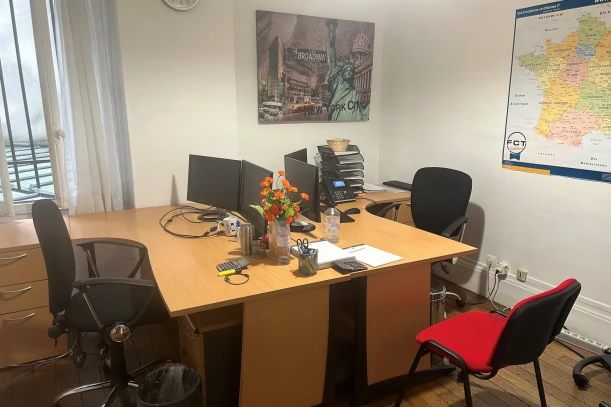 Open Space - 75011 - 2 postes - 270€