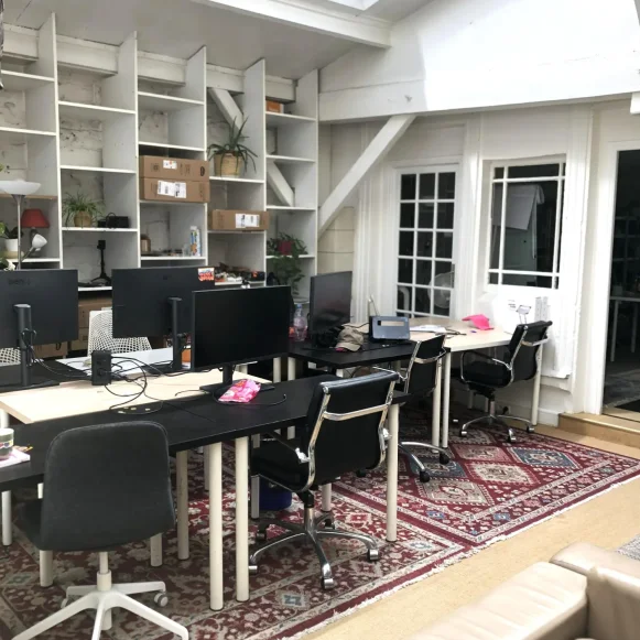 Bureau privé 25 m² 6 postes Coworking Rue Stephenson Paris 75018 - photo 2
