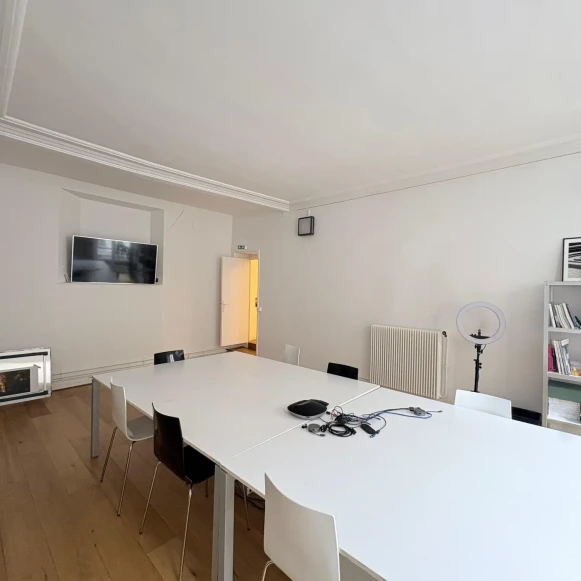 Open Space  6 postes Location bureau Rue des Arquebusiers Paris 75003 - photo 11