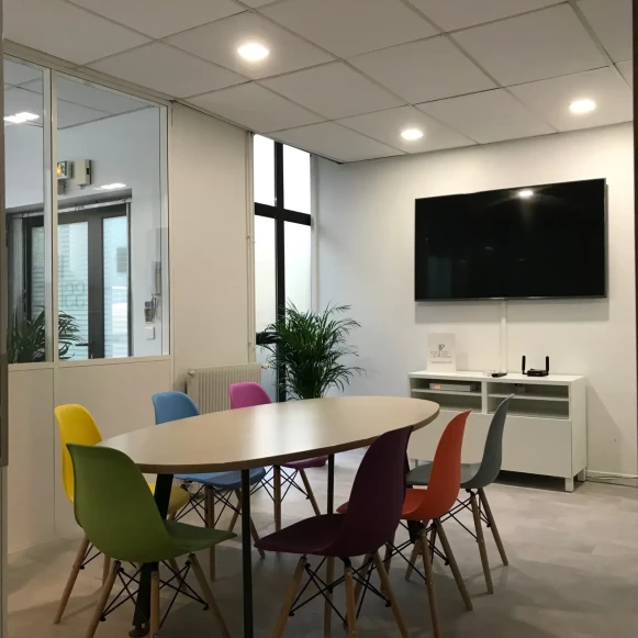 Bureau privé 13 m² 2 postes Location bureau Rue des Rondeaux Paris 75020 - photo 4