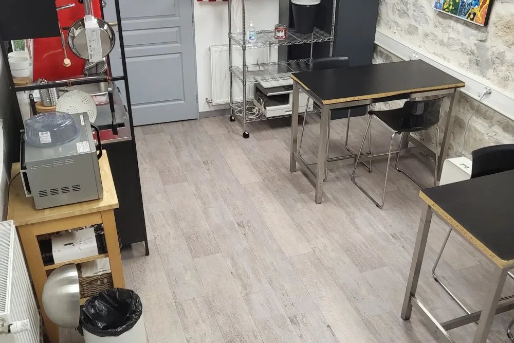 Bureau privé - 25000 - 2 postes - 500€
