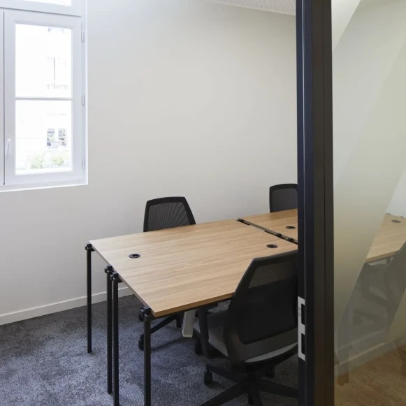 Bureau privé 23 m² 8 postes Coworking Rue de Calais Paris 75009 - photo 4