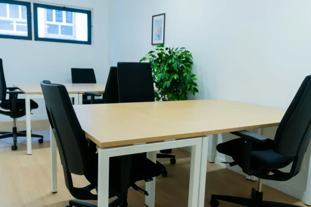Bureau privé - 75012 - 5 postes - 1300€