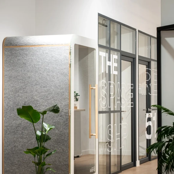 Espace indépendant 397 m² 41 postes Location bureau Rue de Liège Paris 75009 - photo 4