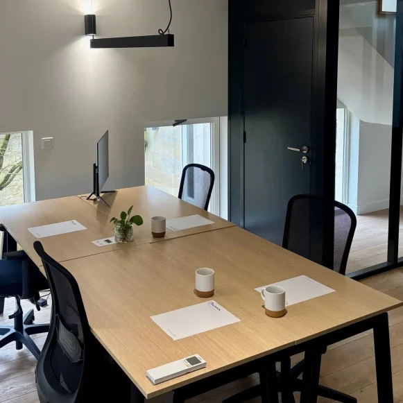 Bureau privé 29 m² 6 postes Coworking Rue Turenne Bordeaux 33000 - photo 1