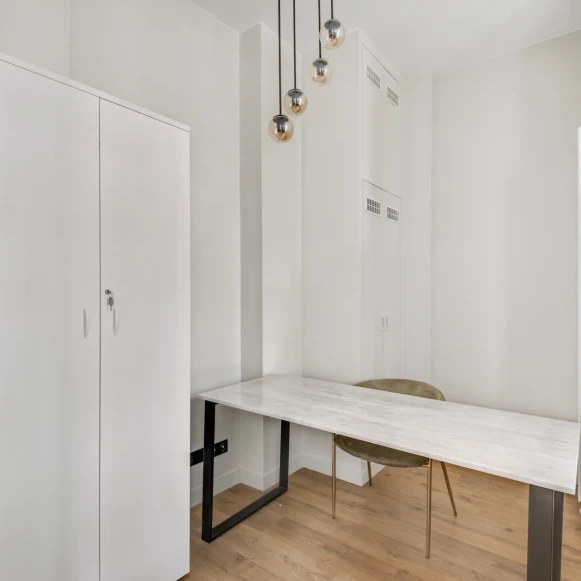 Espace indépendant 91 m² 12 postes Location bureau Rue de Ponthieu Paris 75008 - photo 8