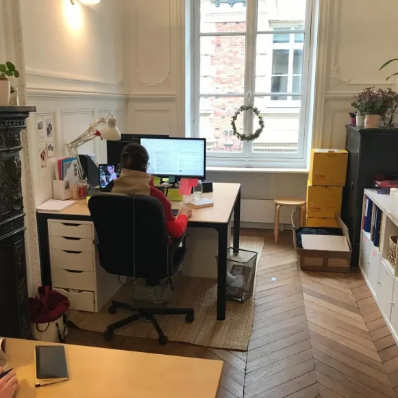 Bureau privé 18 m² 6 postes Location bureau Rue Notre Dame des Victoires Paris 75002 - photo 1