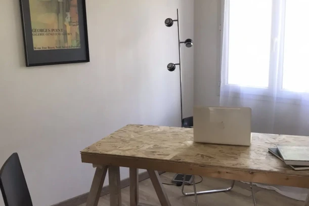 Espace indépendant - 13520 - 6 postes - 990€