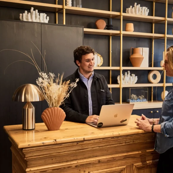 Bureau privé 23 m² 6 postes Coworking Rue Royale Paris 75008 - photo 5