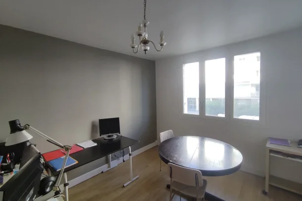 Open Space - 44300 - 1 poste - 150€