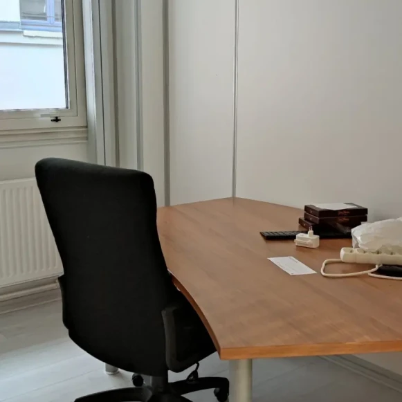 Bureau privé 6 m² 2 postes Location bureau Rue Saint-Lazare Paris 75009 - photo 2