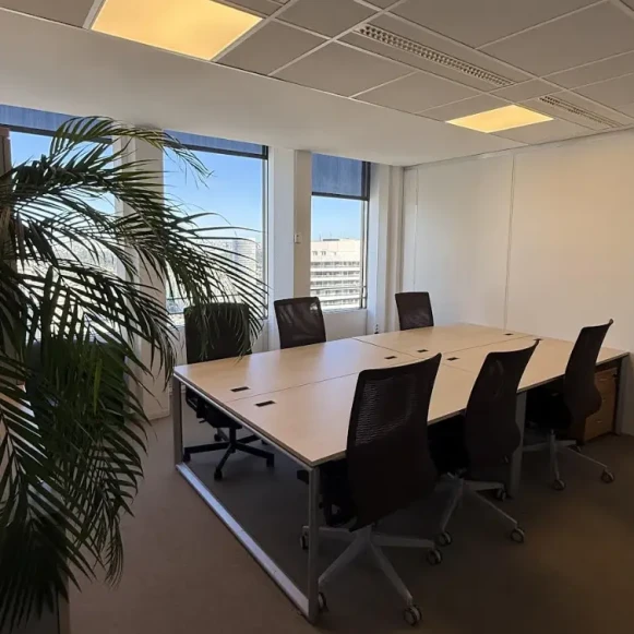 Bureau privé 20 m² 4 postes Location bureau Terrasse Boieldieu Puteaux 92800 - photo 3