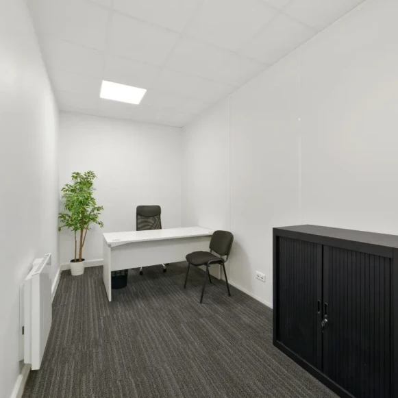 Bureau privé 17 m² 2 postes Location bureau Rue Cartier Bresson Pantin 93500 - photo 2