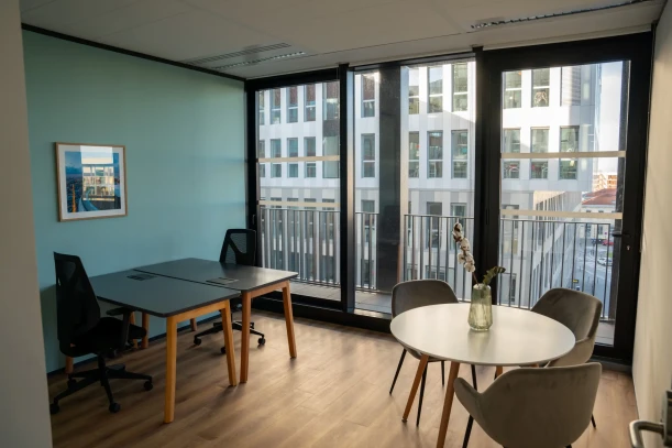 Bureau privé - 33800 - 5 postes - 10927€