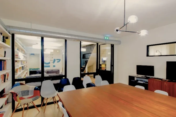 Bureau privé - 75004 - 5 postes - 2500€