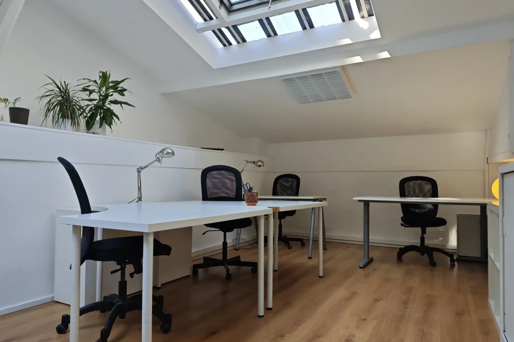 Bureau privé - 75004 - 4 postes - 2100€