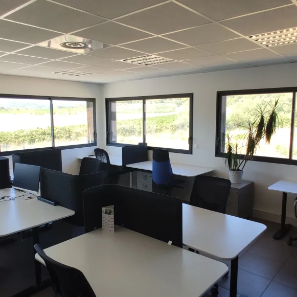 Open Space  8 postes Coworking Rue Topaze Éguilles 13510 - photo 7