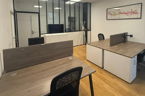 Bureau privé - 75008 - 4 postes - 2200€