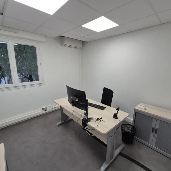 Bureau privé 9 m² 1 poste Location bureau Boulevard Carnot Albi 81000 - photo 1