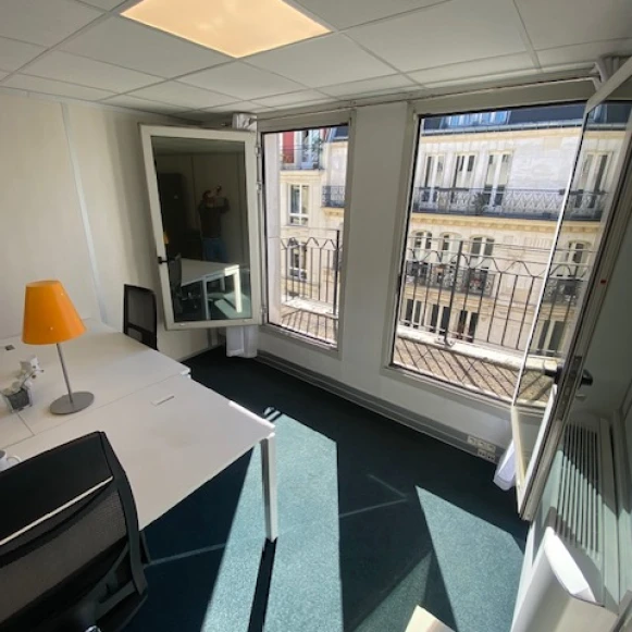 Bureau privé 15 m² 3 postes Coworking Rue des Petits Hôtels Paris 75010 - photo 6