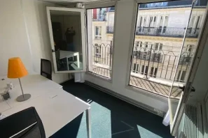 Bureau privé - 75010 - 3 postes - 2100€