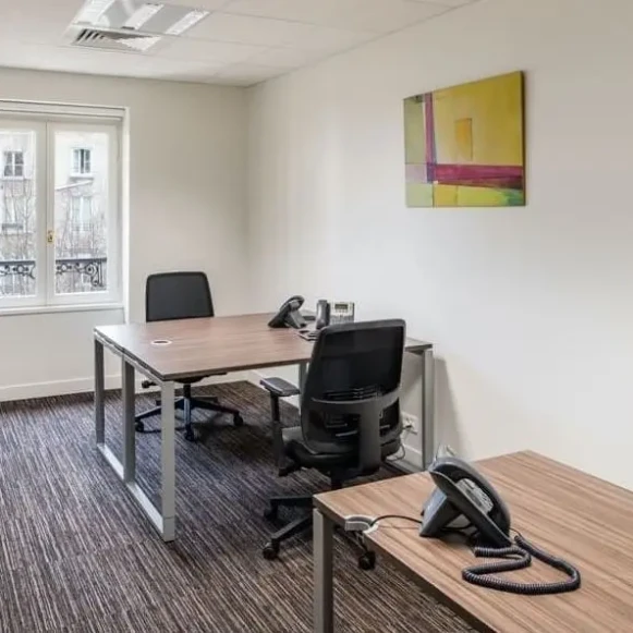 Bureau privé 16 m² 4 postes Location bureau Rue du Faubourg Saint-Honoré Paris 75008 - photo 1