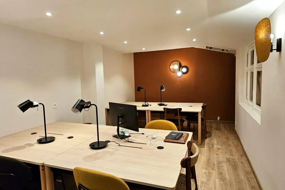 Open Space - 75018 - 14 postes - 250€