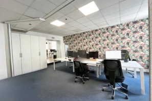 Espace indépendant - 75002 - 20 postes - 8900€