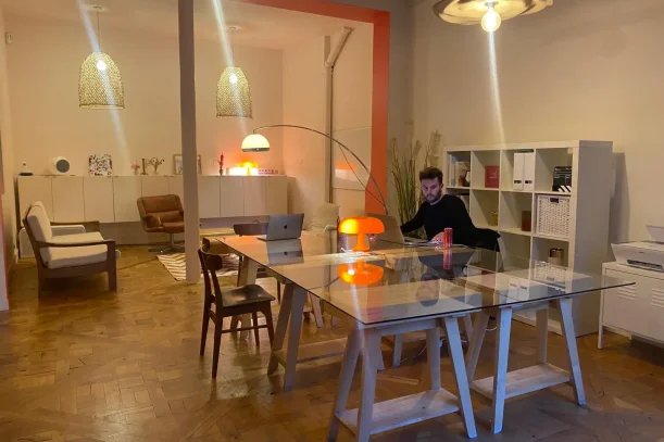 Espace indépendant - 75010 - 9 postes - 2000€