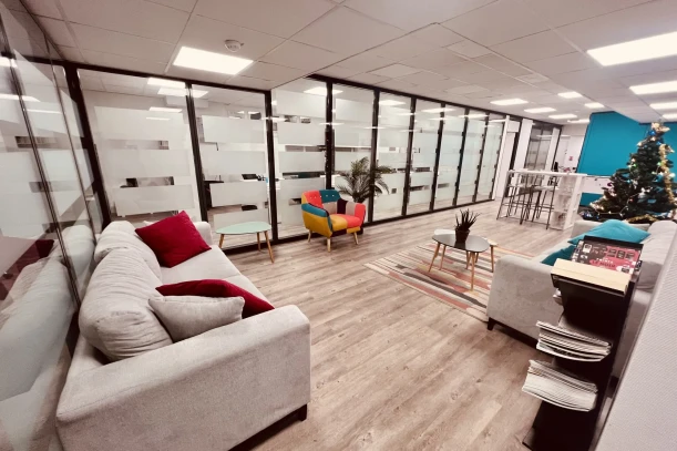 Open Space - 92210 - 10 postes - 295€