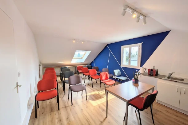 Bureau privé - 44980 - 8 postes - 690€
