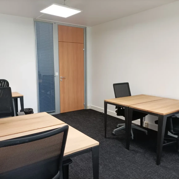 Bureau privé 18 m² 3 postes Coworking Avenue d'Italie Paris 75013 - photo 2