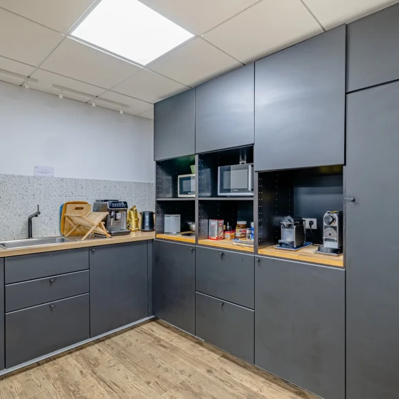 Bureau privé 24 m² 5 postes Coworking Rue de Rochechouart Paris 75009 - photo 6