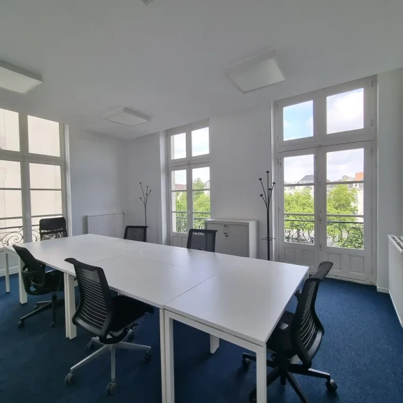 Bureau privé 25 m² 6 postes Location bureau Rue du Guesclin Nantes 44000 - photo 1