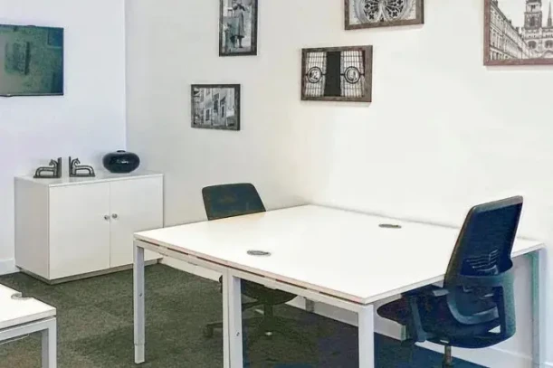 Bureau privé - 45000 - 3 postes - 1424€