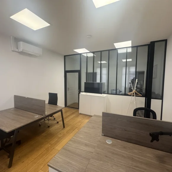 Bureau privé 25 m² 4 postes Location bureau Rue Vignon Paris 75008 - photo 3