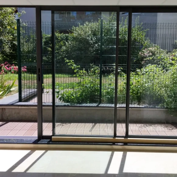 Bureau privé 10 m² 1 poste Coworking Rue Jacques Kable Paris 75018 - photo 3