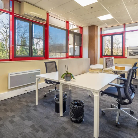 Bureau privé 10 m² 1 poste Coworking Impasse de La Ravoire Epagny Metz-Tessy 74370 - photo 9