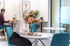 Open Space - 06410 - 4 postes - 180€