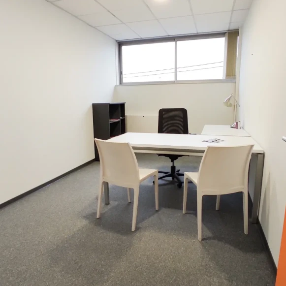 Bureau privé 15 m² 1 poste Coworking Chemin de la Crabe Toulouse 31300 - photo 2