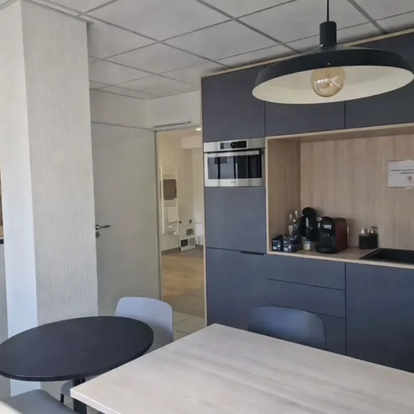 Bureau privé 40 m² 10 postes Location bureau Rue Louis Blanc Lyon 69006 - photo 2