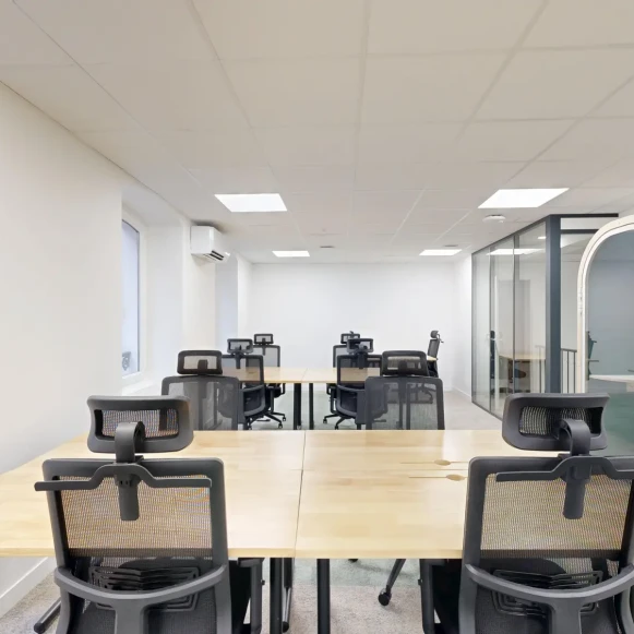 Espace indépendant 250 m² 56 postes Coworking Rue des Petits Hôtels Paris 75010 - photo 9