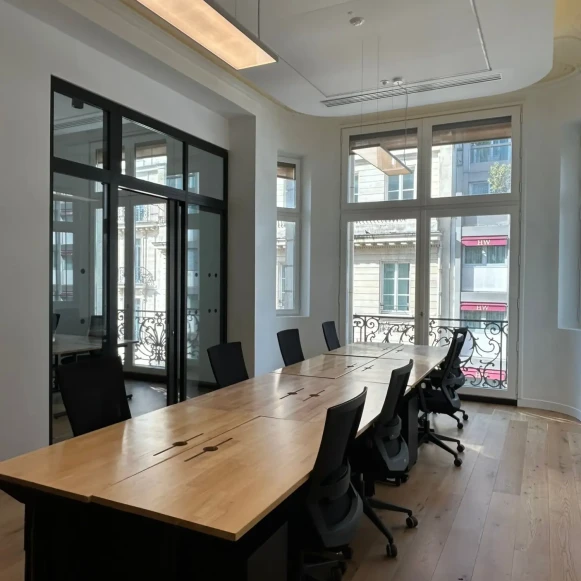 Bureau privé 56 m² 14 postes Coworking Avenue des Champs-Élysées Paris 75008 - photo 3