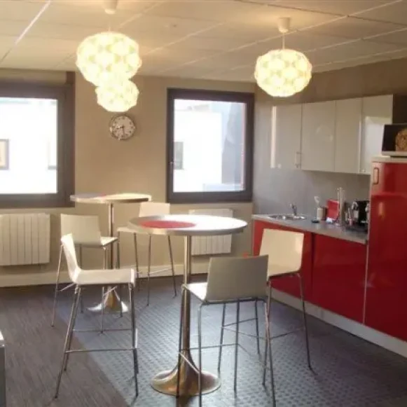 Bureau privé 13 m² 2 postes Coworking Avenue de Flandre Wasquehal 59290 - photo 2