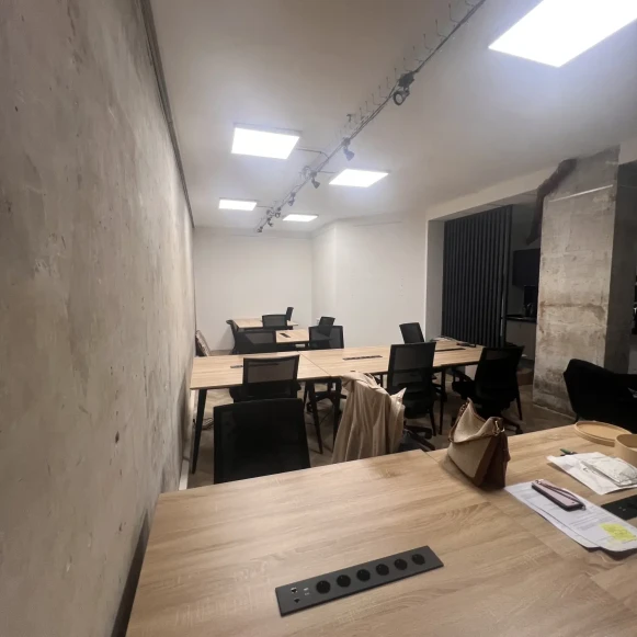 Espace indépendant 80 m² 14 postes Location bureau Rue de Montmorency Paris 75003 - photo 8