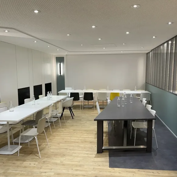 Espace indépendant 800 m² 80 postes Location bureau Avenue de l'Arche Courbevoie 92400 - photo 11