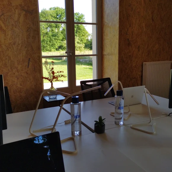 Open Space  15 postes Coworking  Le Mesnil-Saint-Denis 78320 - photo 2